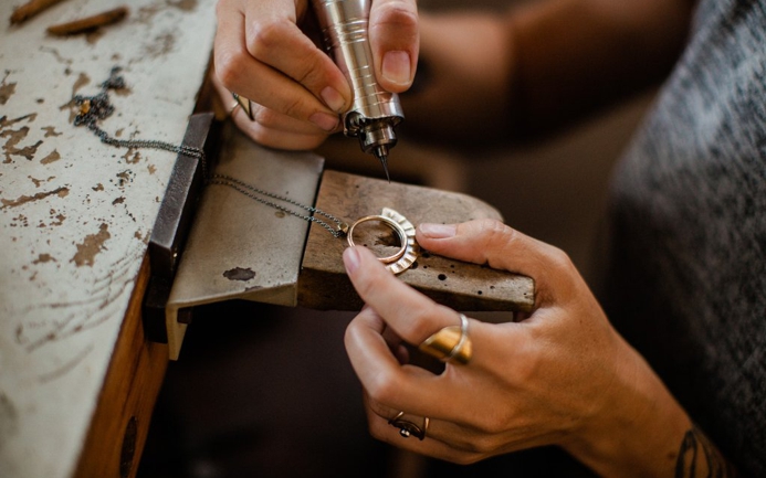 Может ли ювелир оформиться как самозанятый